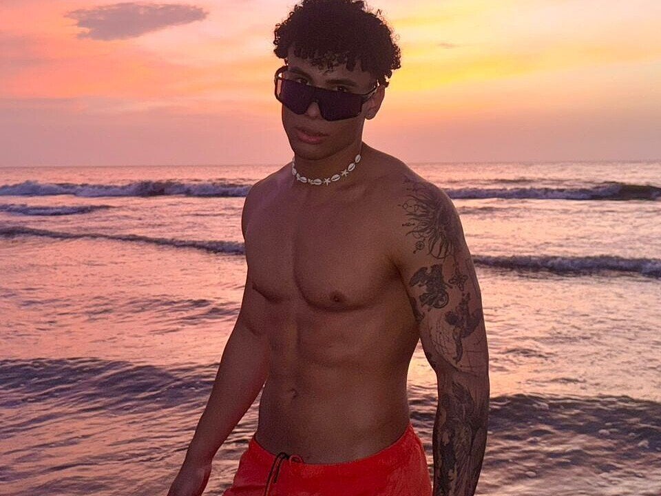 arthurstonee from stripchat