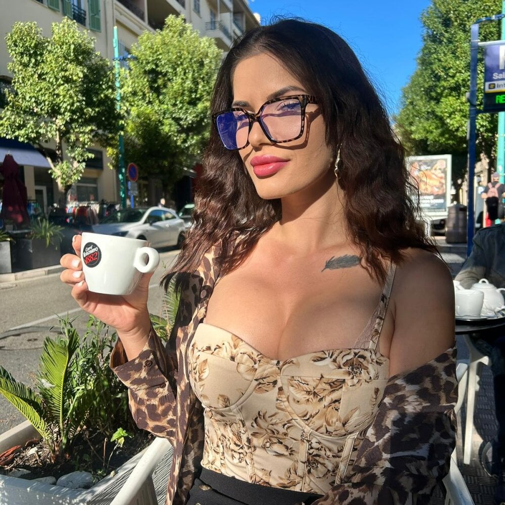 amateursex-livecam.com amourfrancais livesex profile in caucasian cams