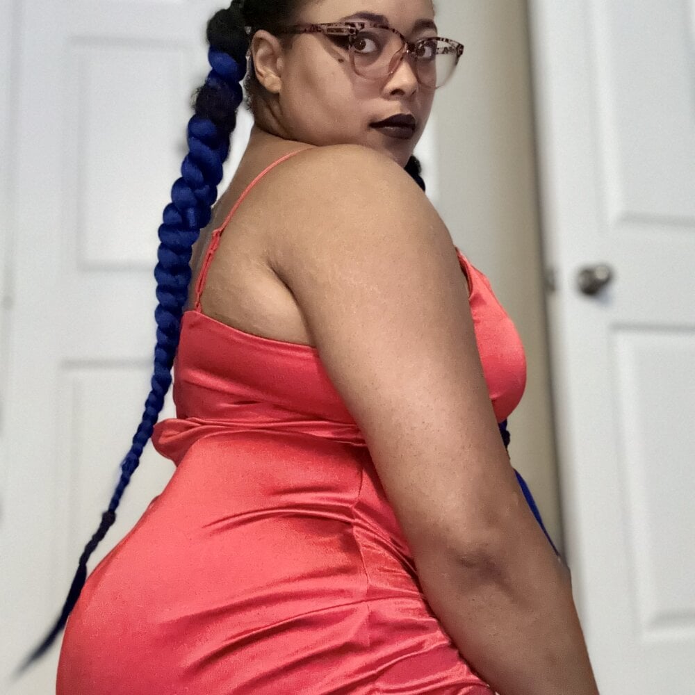 stripchat lunaxbat webcam profile pic via watchgirlcam.com