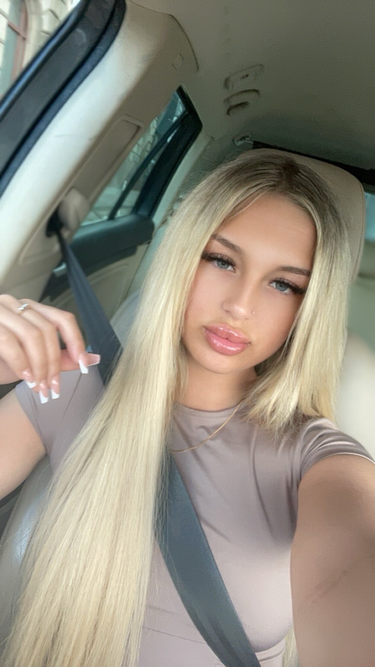 hornyblondy28