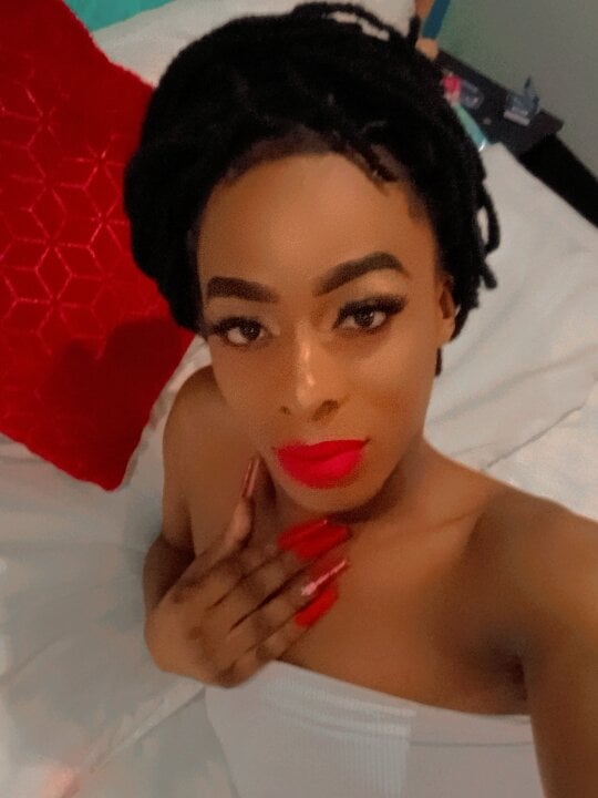 Live sex webcam photo for Cleop1990 #289634156