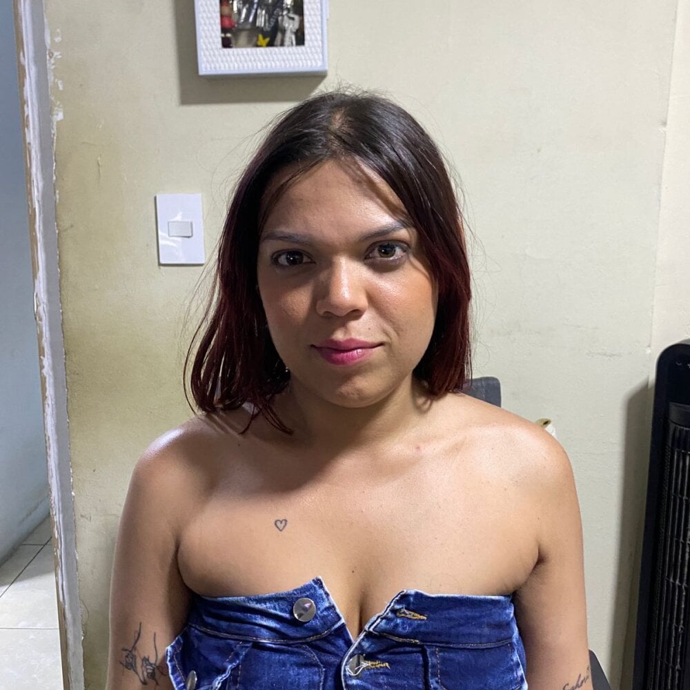 onaircams.com caarla_honey livesex profile in colorful-hair cams