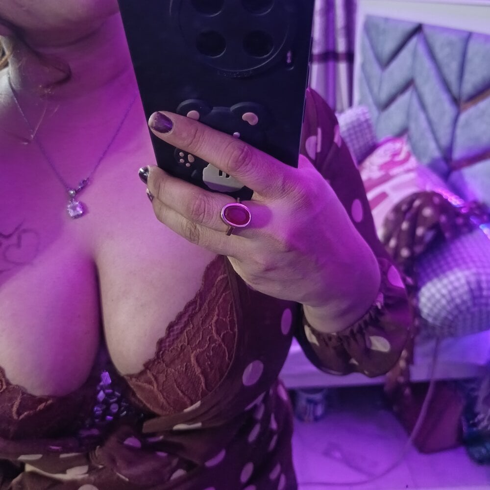 Sexy_mou live cam model at StripChat