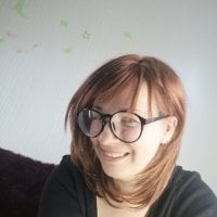 Lisa_Queen2019's Offline Chat Room