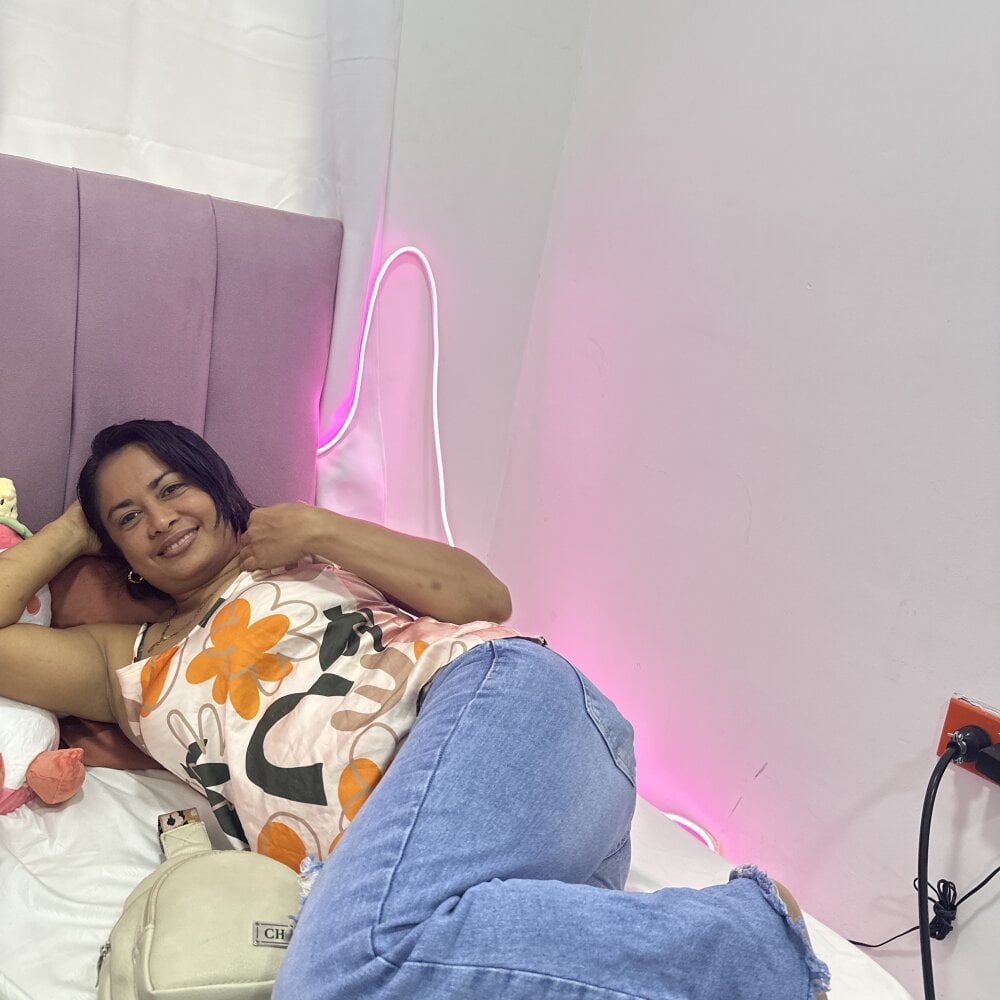 lina_andr from stripchat