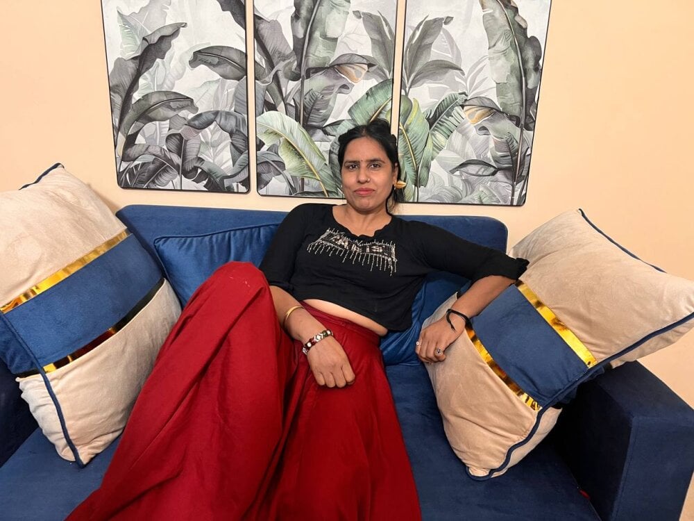 watchgirlcam.com sara_conorr livesex profile in i-live-surrounded-by-passion-and-madness cams