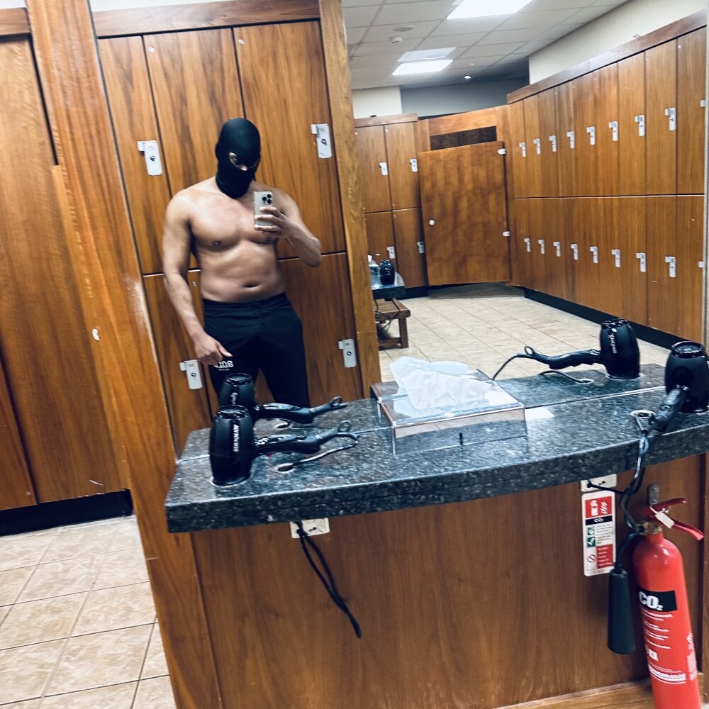 Balaclavaloveee's Offline XXX Chat