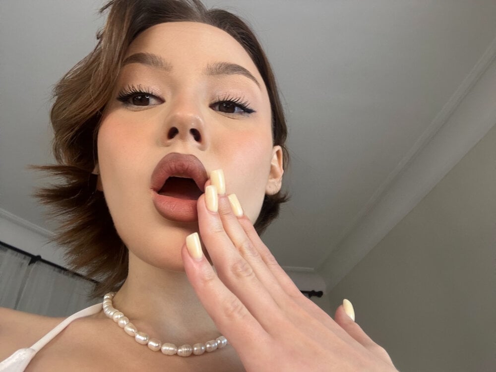 EvaHumbles 现场XXX聊天