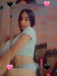 Britany_sexy69's Offline Chat Room