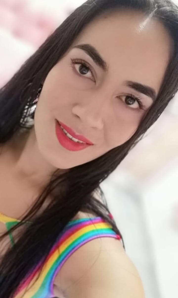 Karina_xoxox live cam model at StripChat