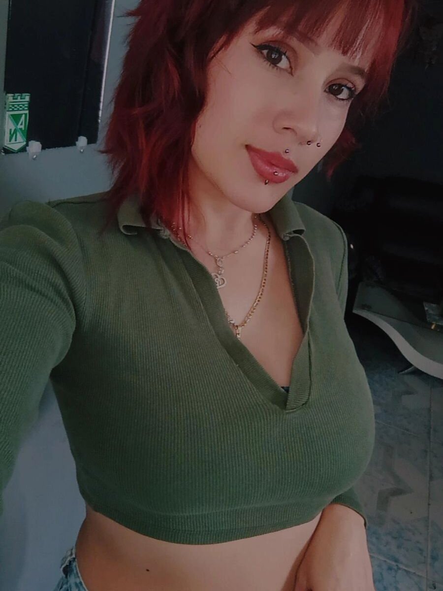 stripchat scarleth_tay1 webcam profile pic via glamcambabes.com