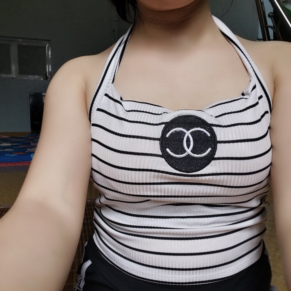 Girl20sexy's chat room