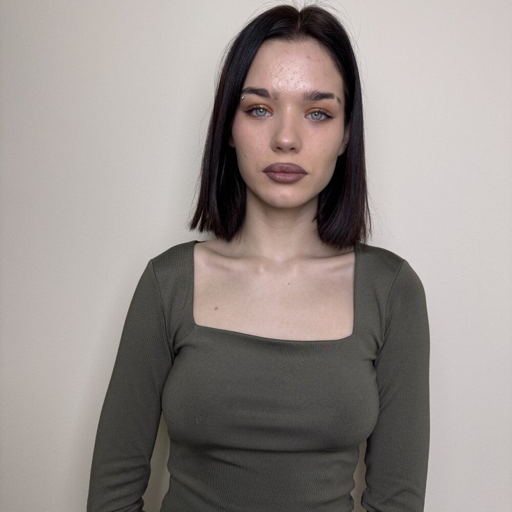 badgirlwebcam.com santosotis livesex profile in on-your-laps cams