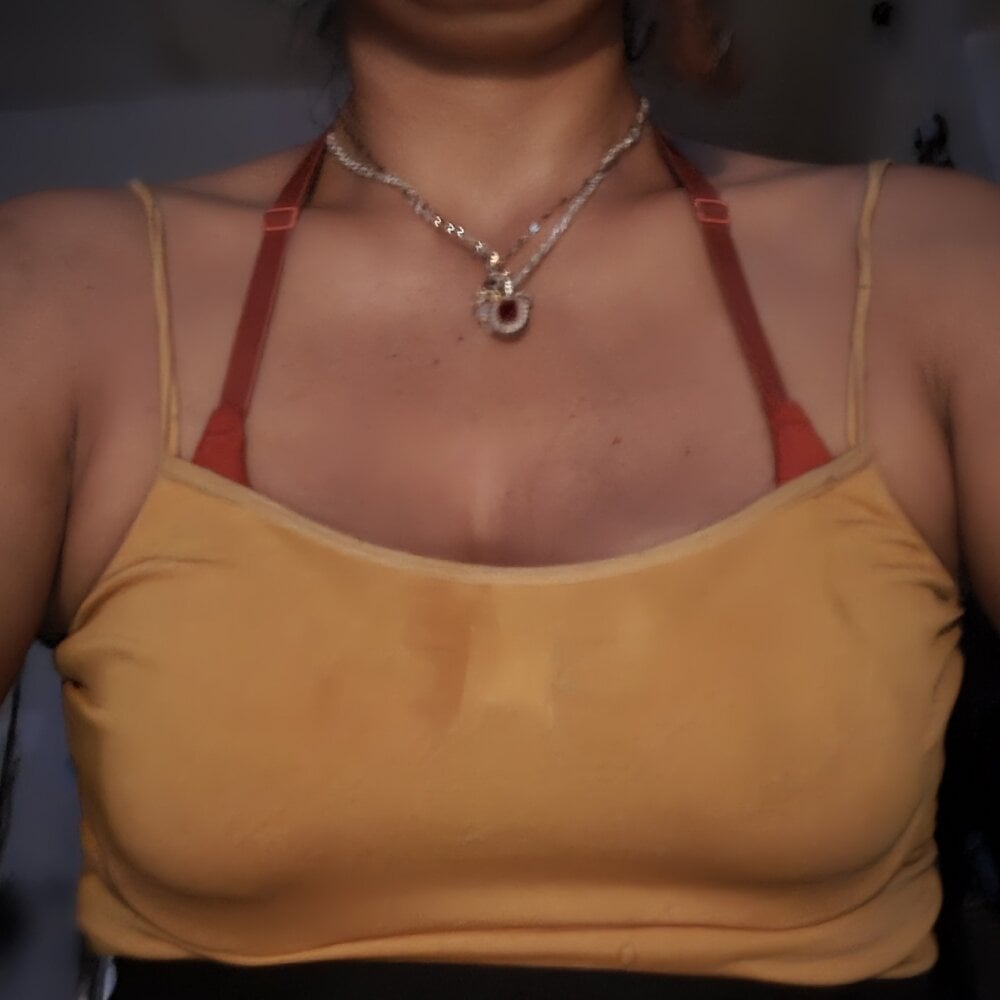 glamcambabes.com azucena1705 livesex profile in wetland-follow-me-and-ill-show-u-around cams