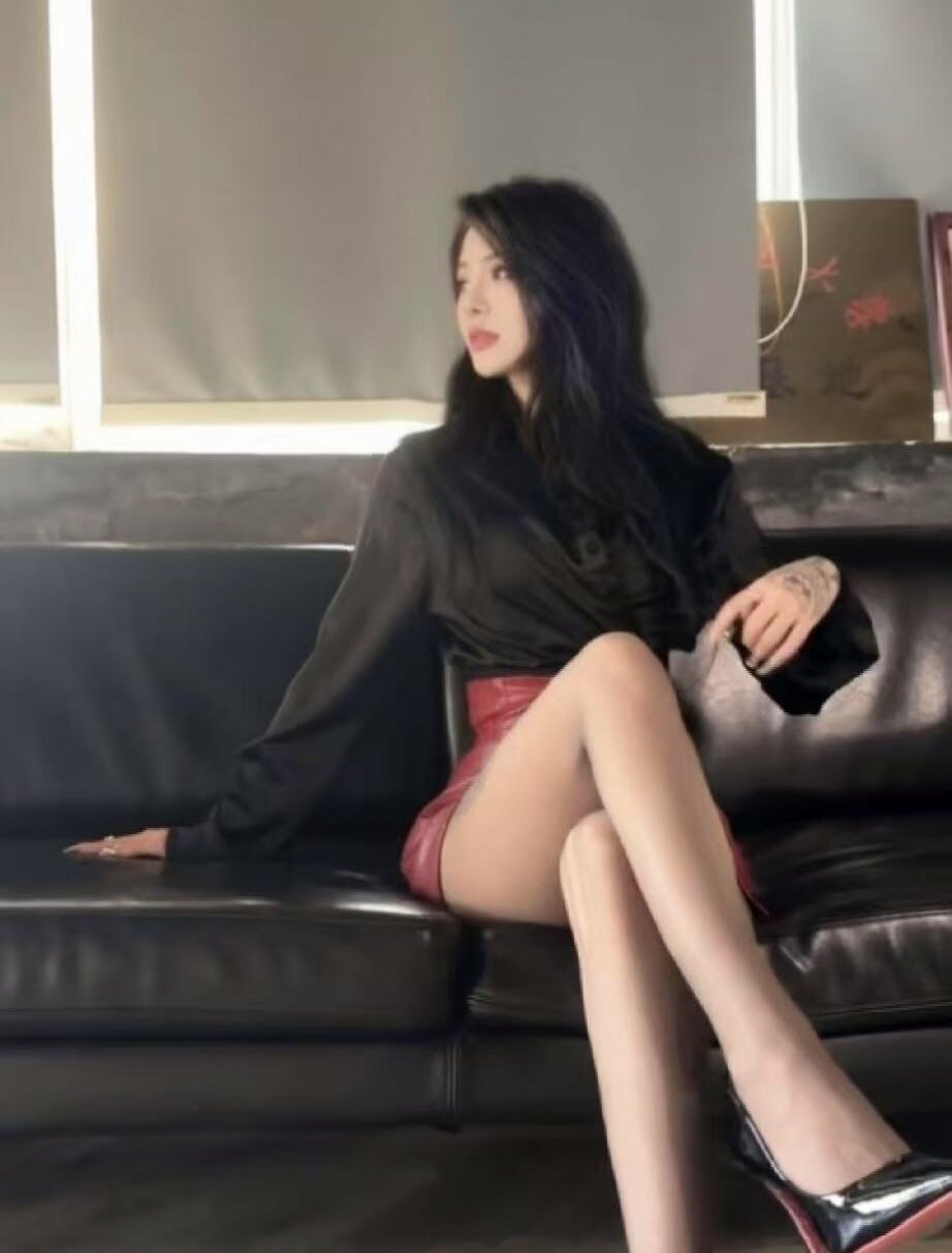SSL119 live cam model at StripChat