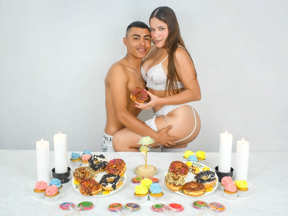 Laura_And__Andres' Offline XXX Chat