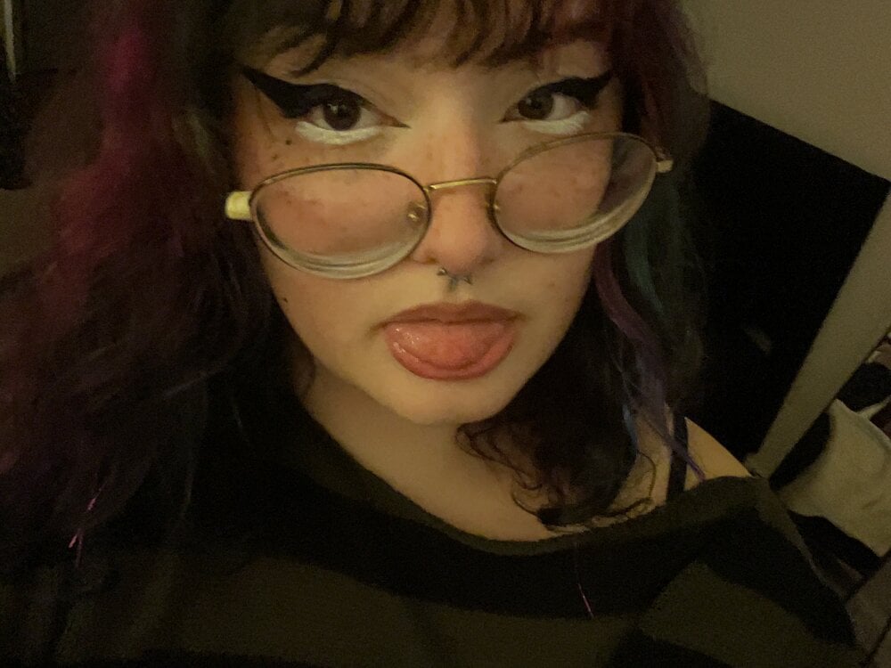 kittycarnivore's Offline XXX Chat