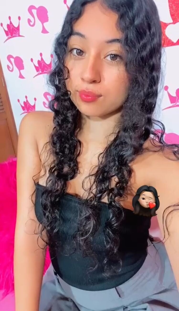 mia_coluccy_kiss