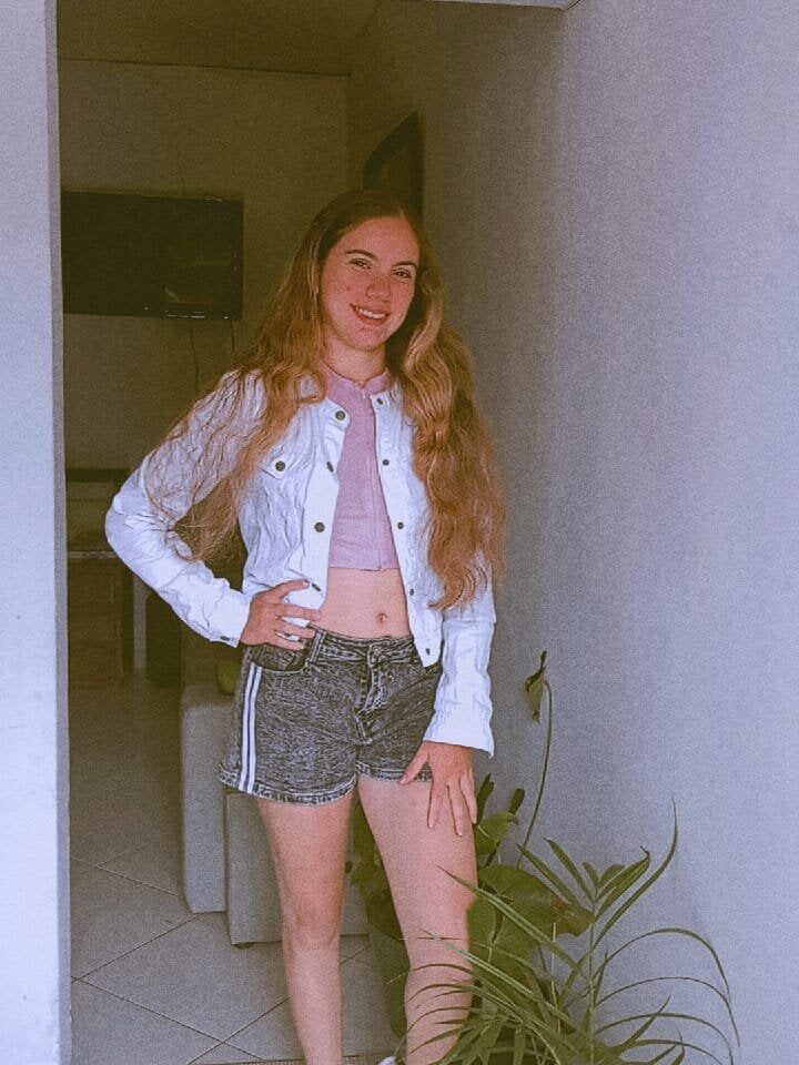 stripchat aria_lovers webcam profile pic via show2cam.com