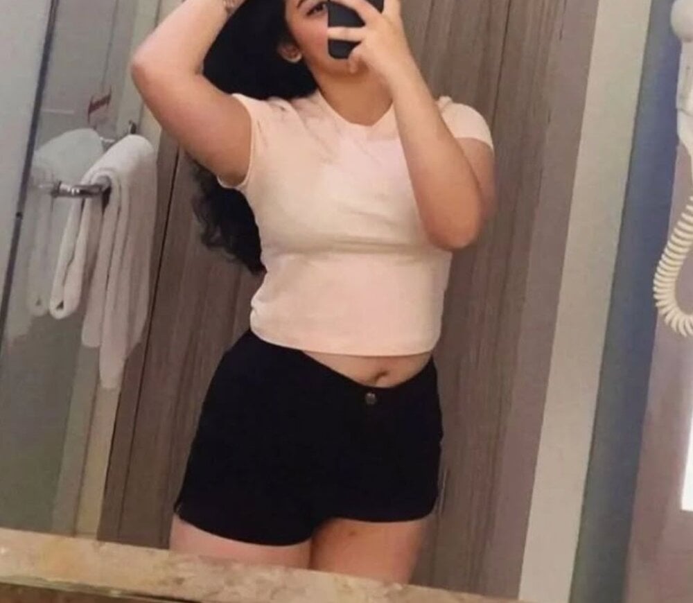 ravyaa_her from stripchat