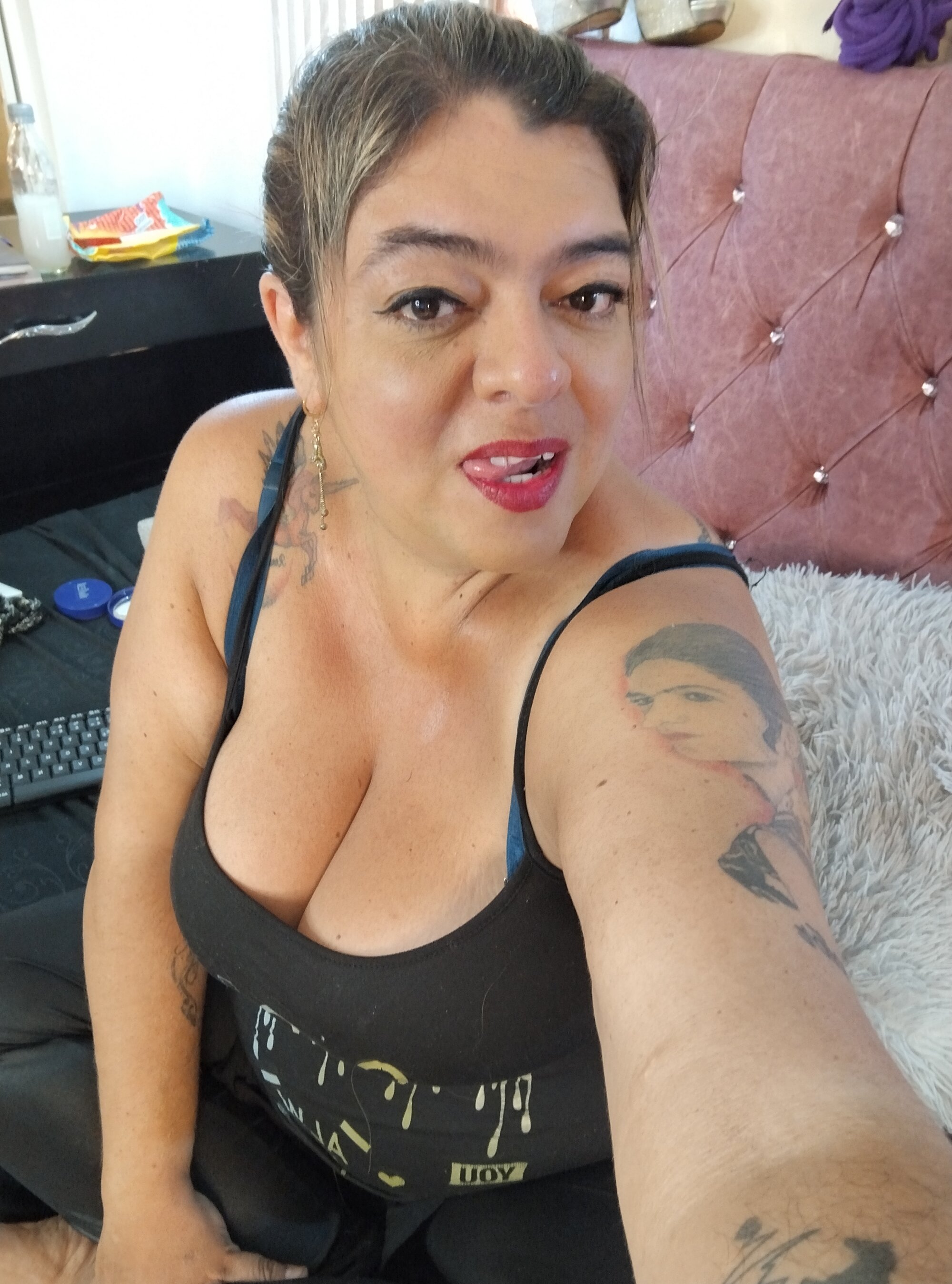 BUSTY_KATIA