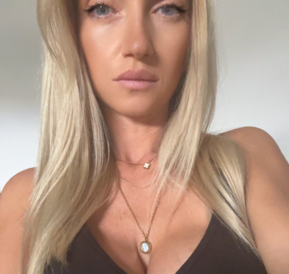 chasingsunsets-quinn from stripchat