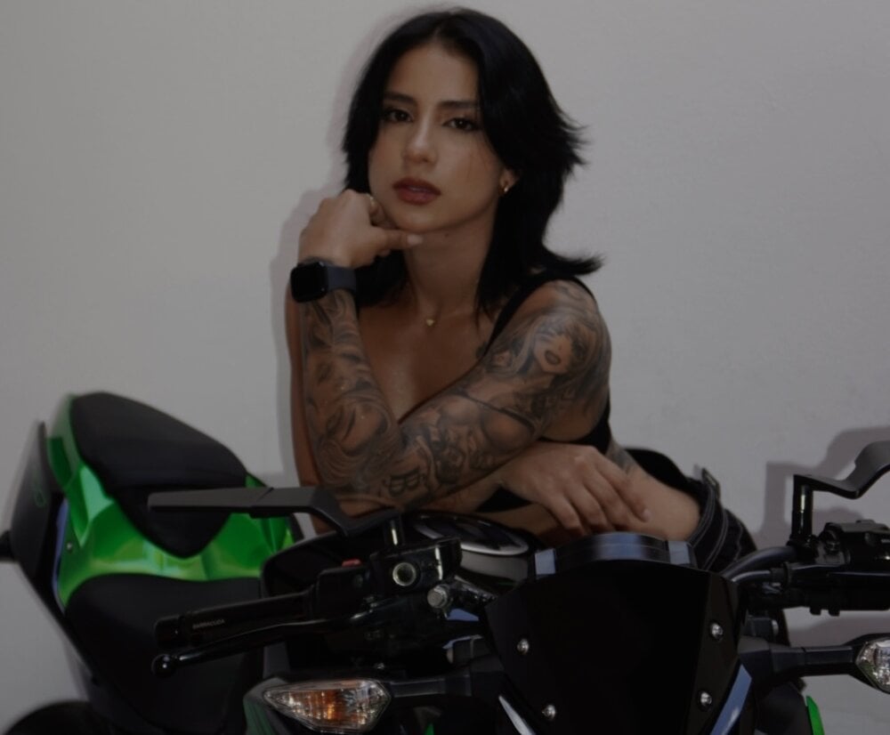 Ale_Lewis' Offline XXX Chat