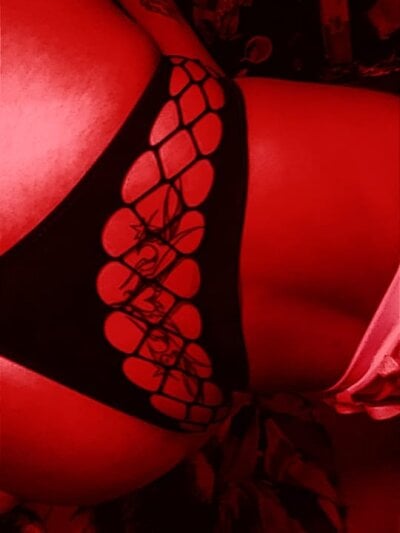 Daring_latina