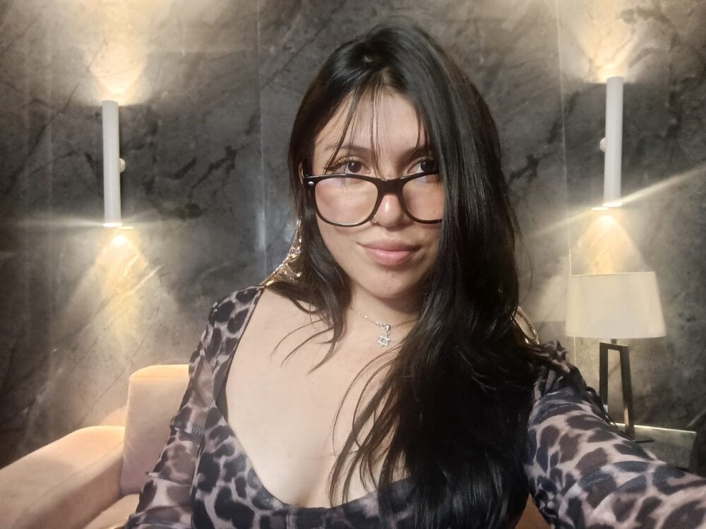 cam-performer.com amy_b_ livesex profile in small-tits cams