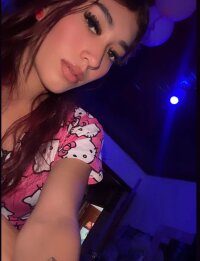 Kirmy_SLAVE_SOPHIE's Offline XXX Chat