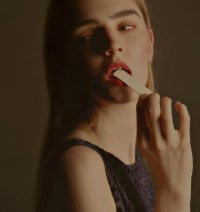 AmyAttractive's Offline Chat Room