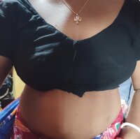 Desihot995's Offline Chat Room