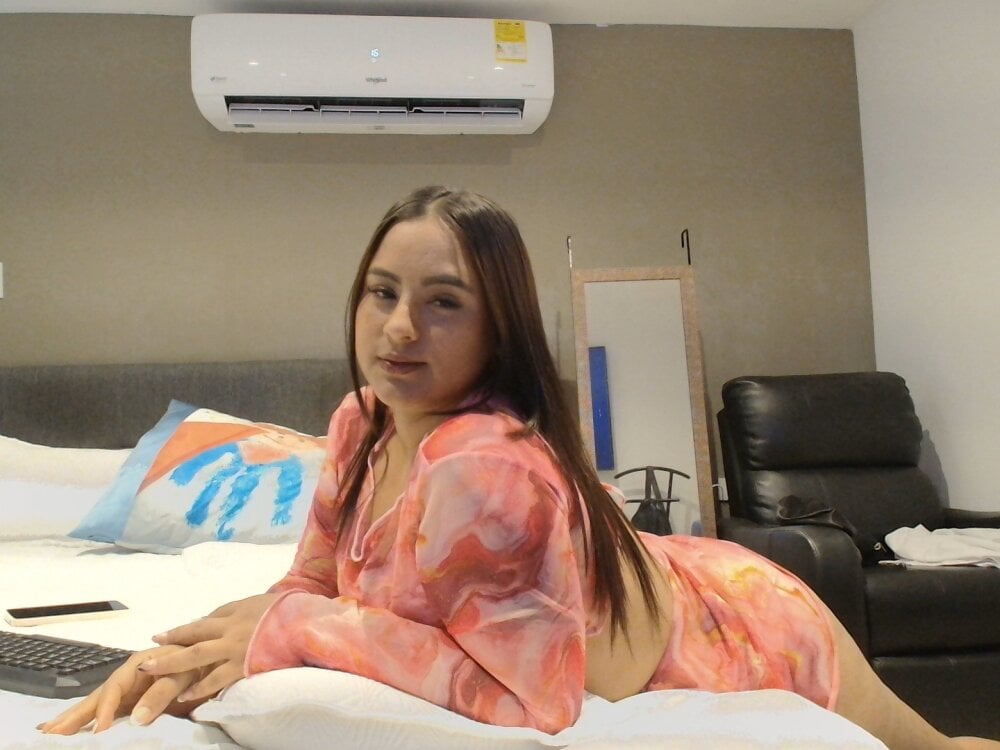 sofiasexy066's Offline Chat Room