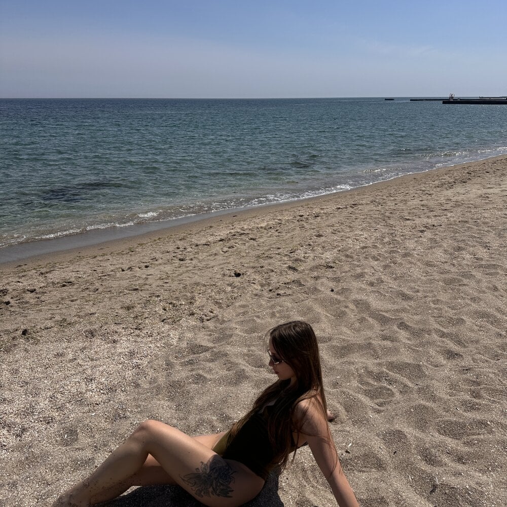 sexcams-joy.com evarenard livesex profile in slim cams