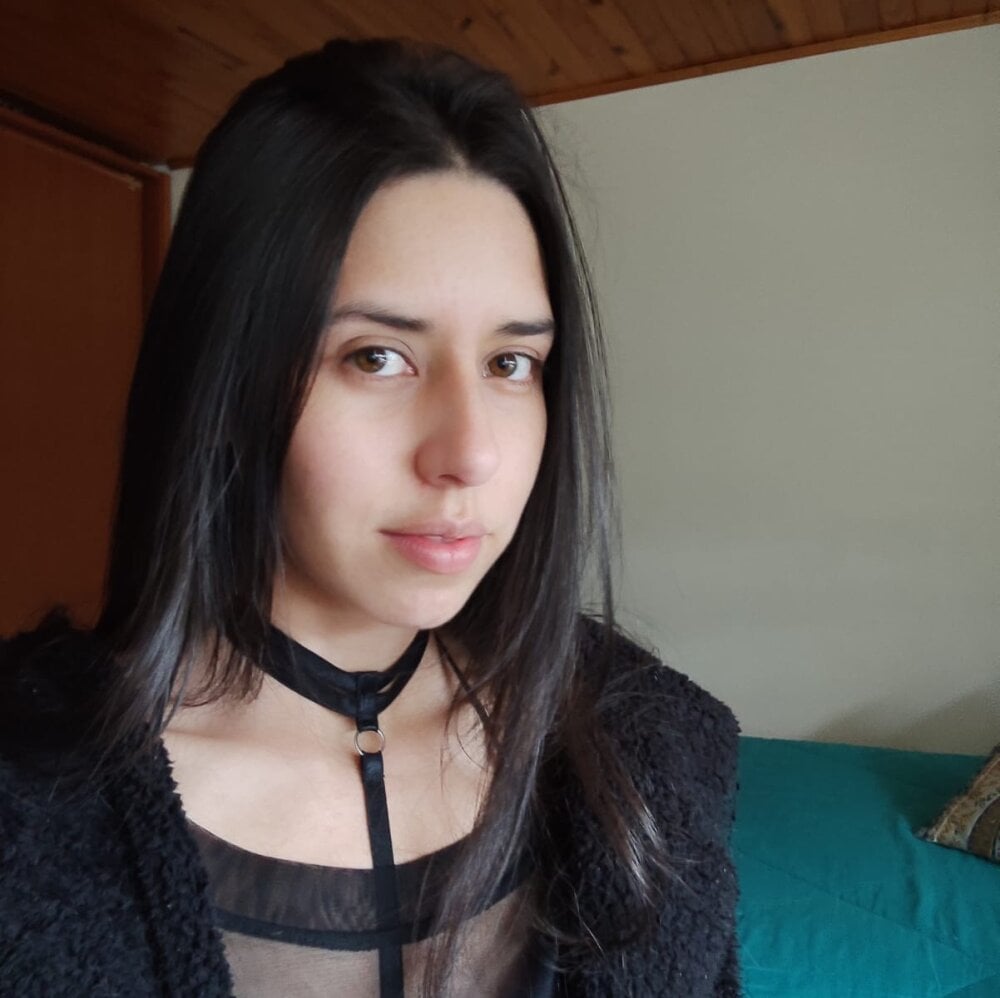 ellie-roux profile