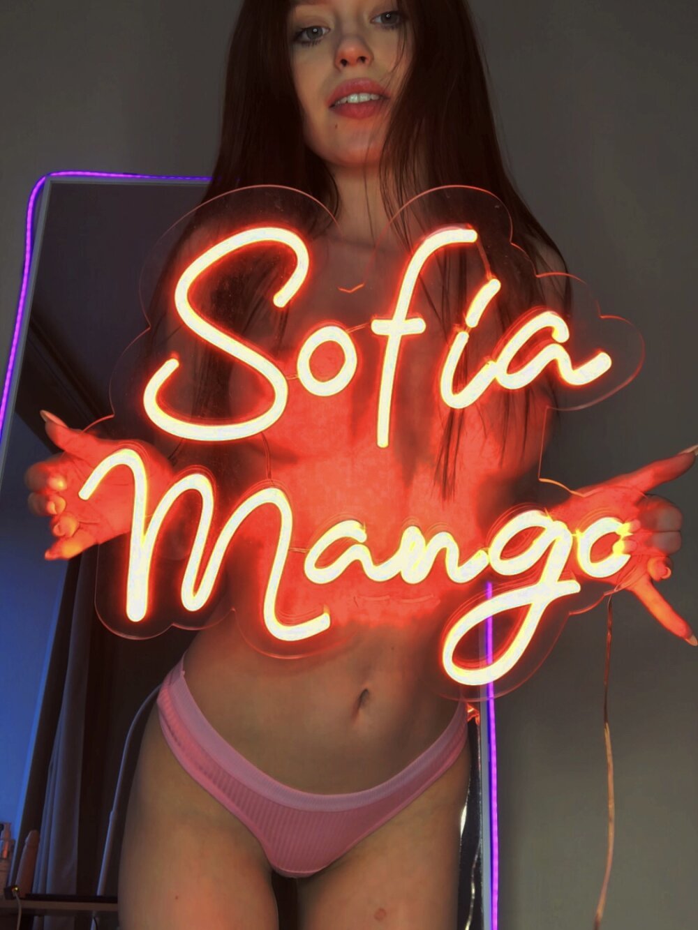 sofia_mango from stripchat