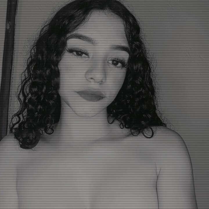 Live sex webcam photo for sweet_petiite18 #290050631