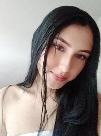 Ema_rousse_'s Offline Chat Room