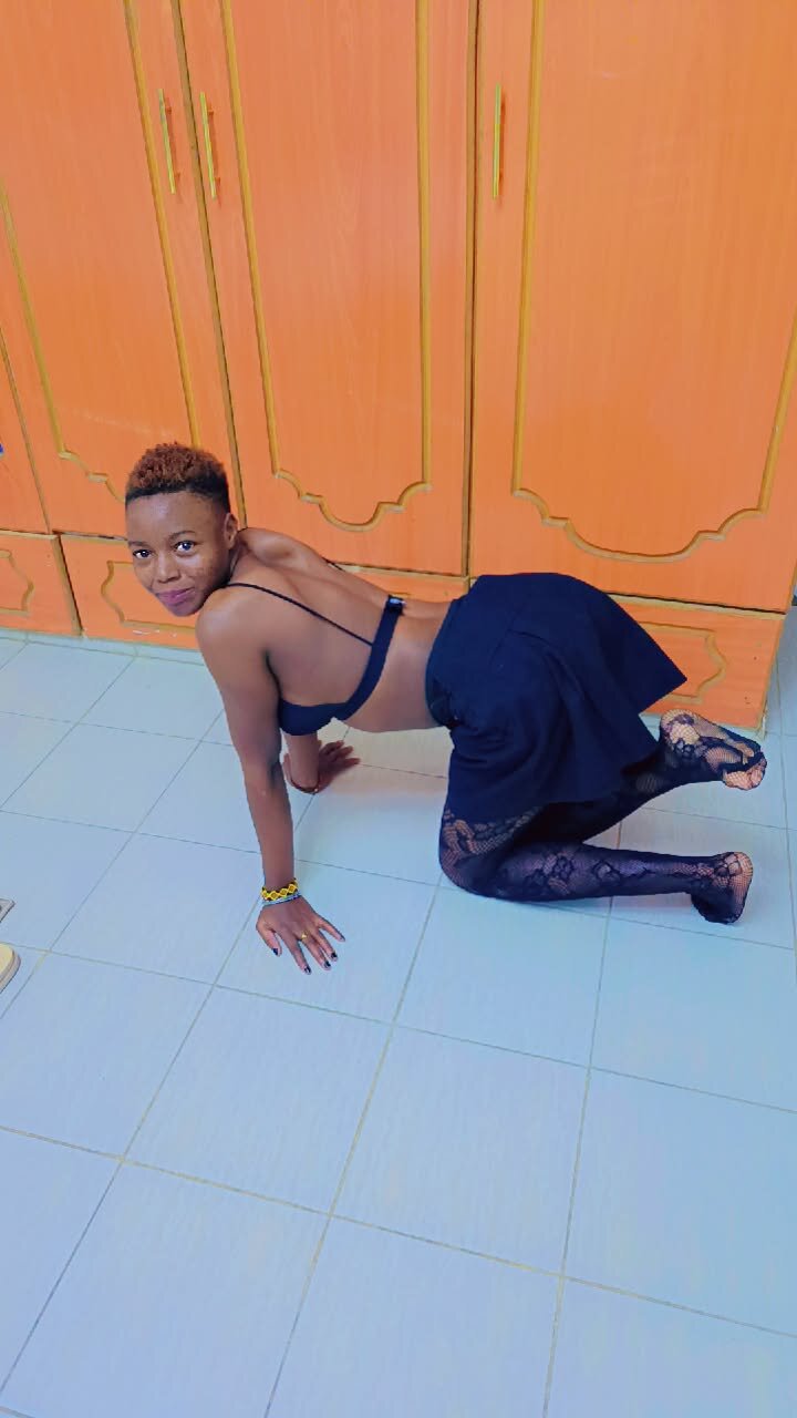 Petite_Queen18