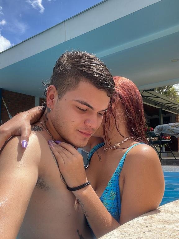 Live sex webcam photo for Golden_sex18 #289968745