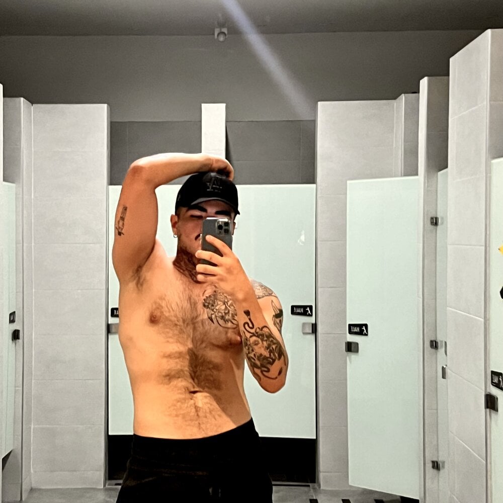 Live sex webcam photo for innsolemnia #289984172