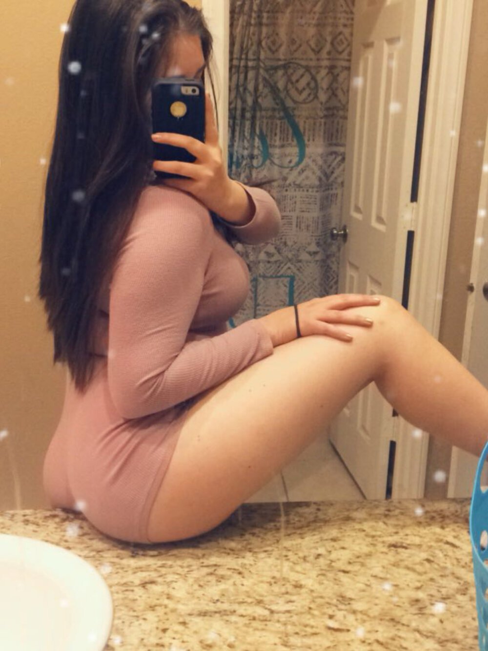 badgirlwebcam.com hometownhottiiee livesex profile in trimmed cams