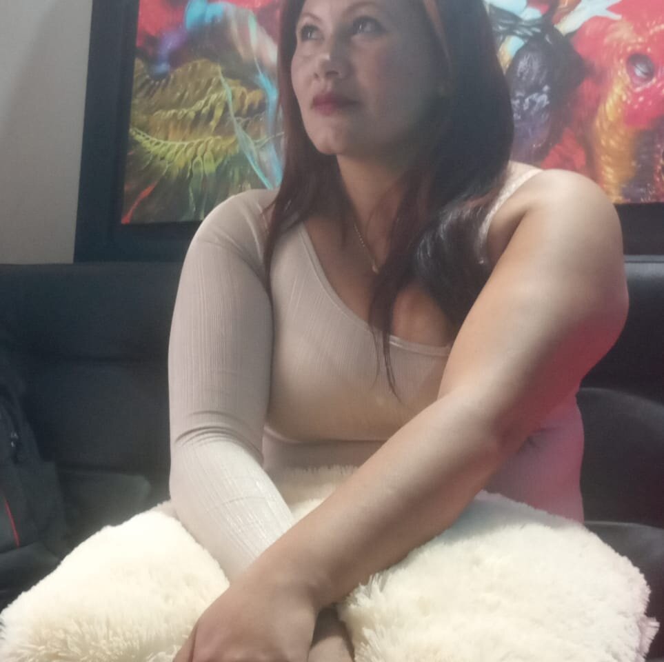 paola_horny24
