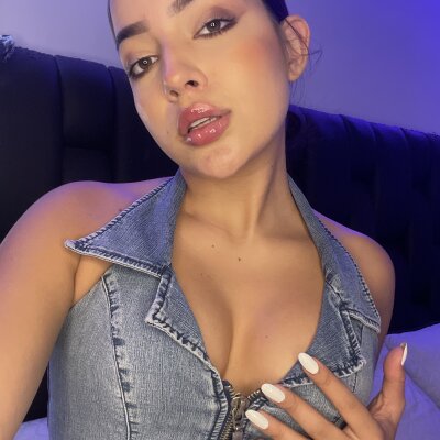 adelinemarshall 🔵 live online chat