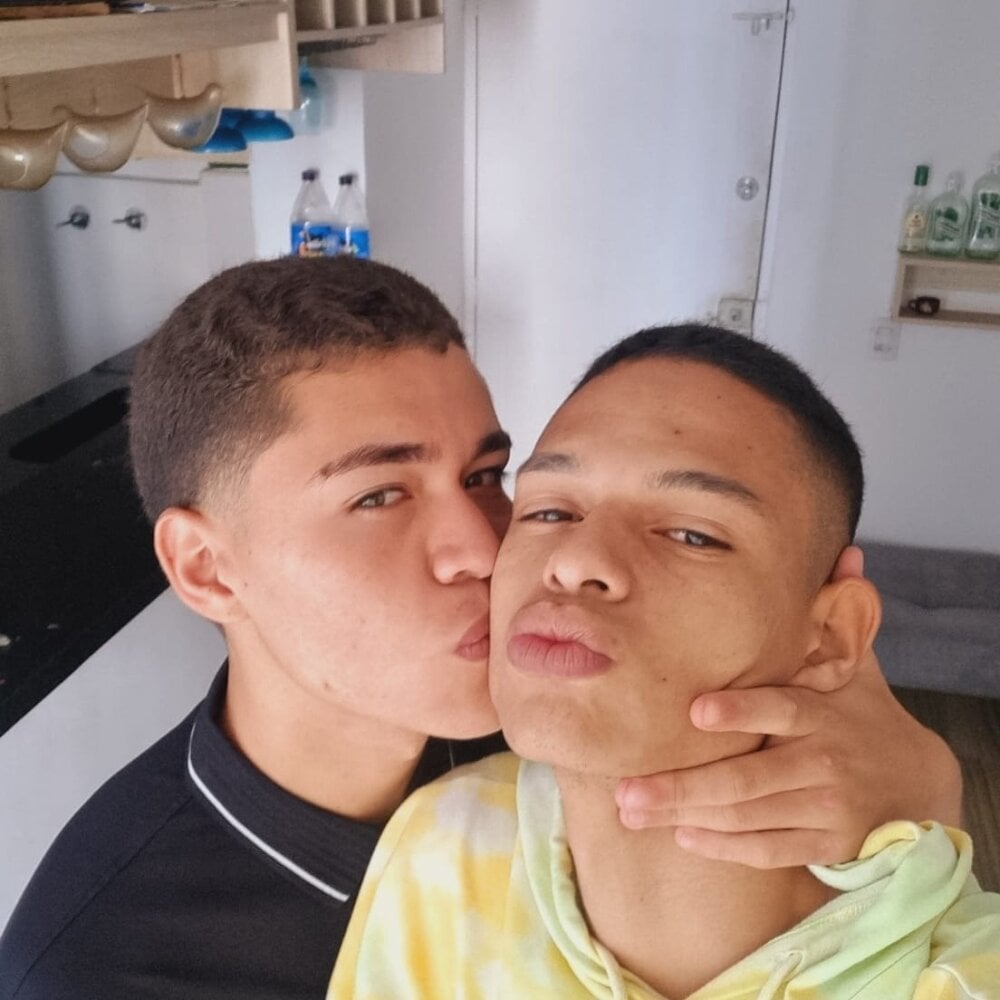 ardienteslatins offline XXX-chat