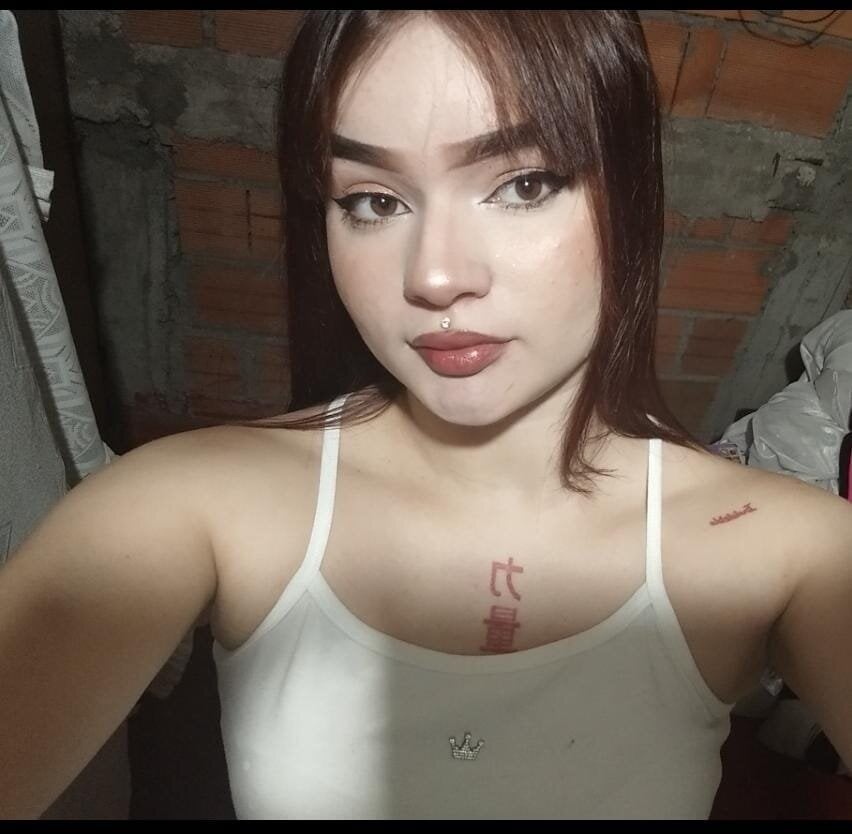 stripchat alinavoos webcam profile pic via livesexasiancams.com