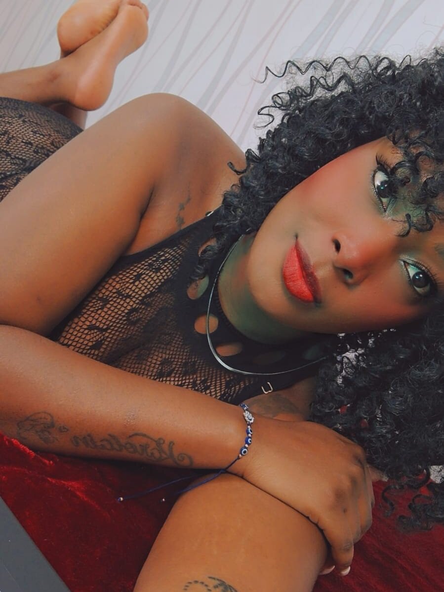 stripchat amirah_ebony webcam profile pic via 6livesex.com