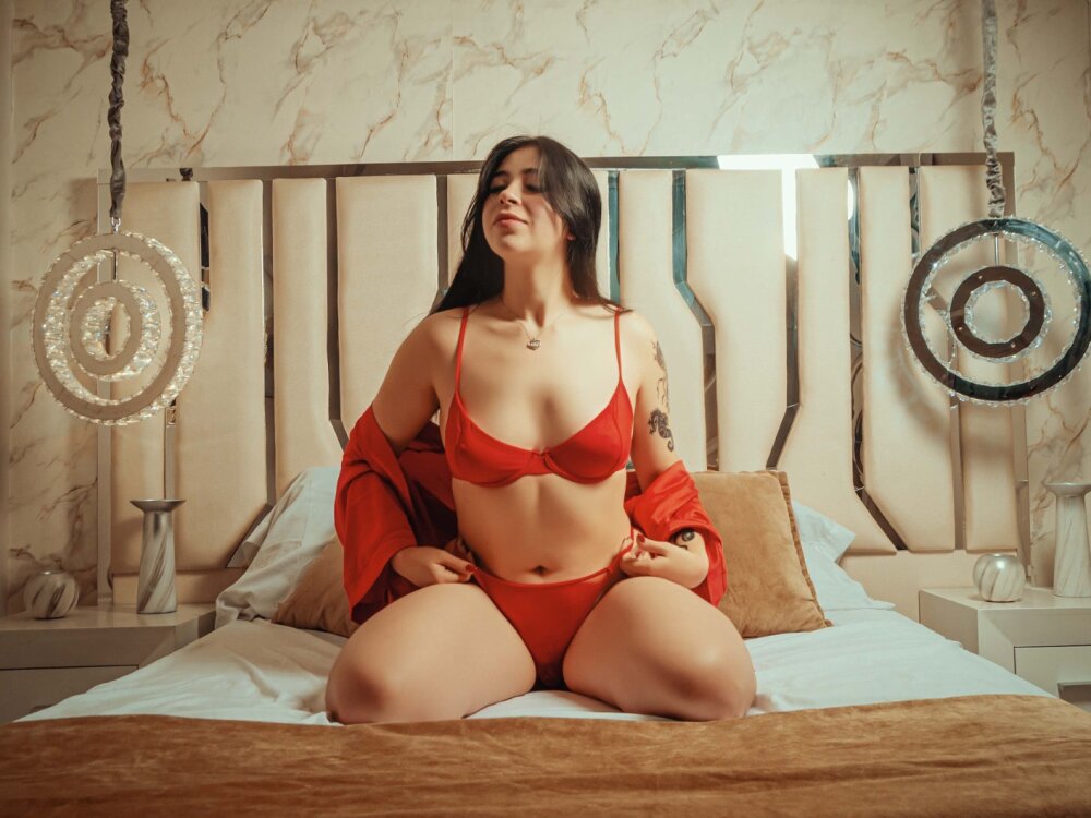 Live sex webcam photo for EvelynRoses #290139611