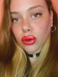 rubiaputona's Offline Chat Room