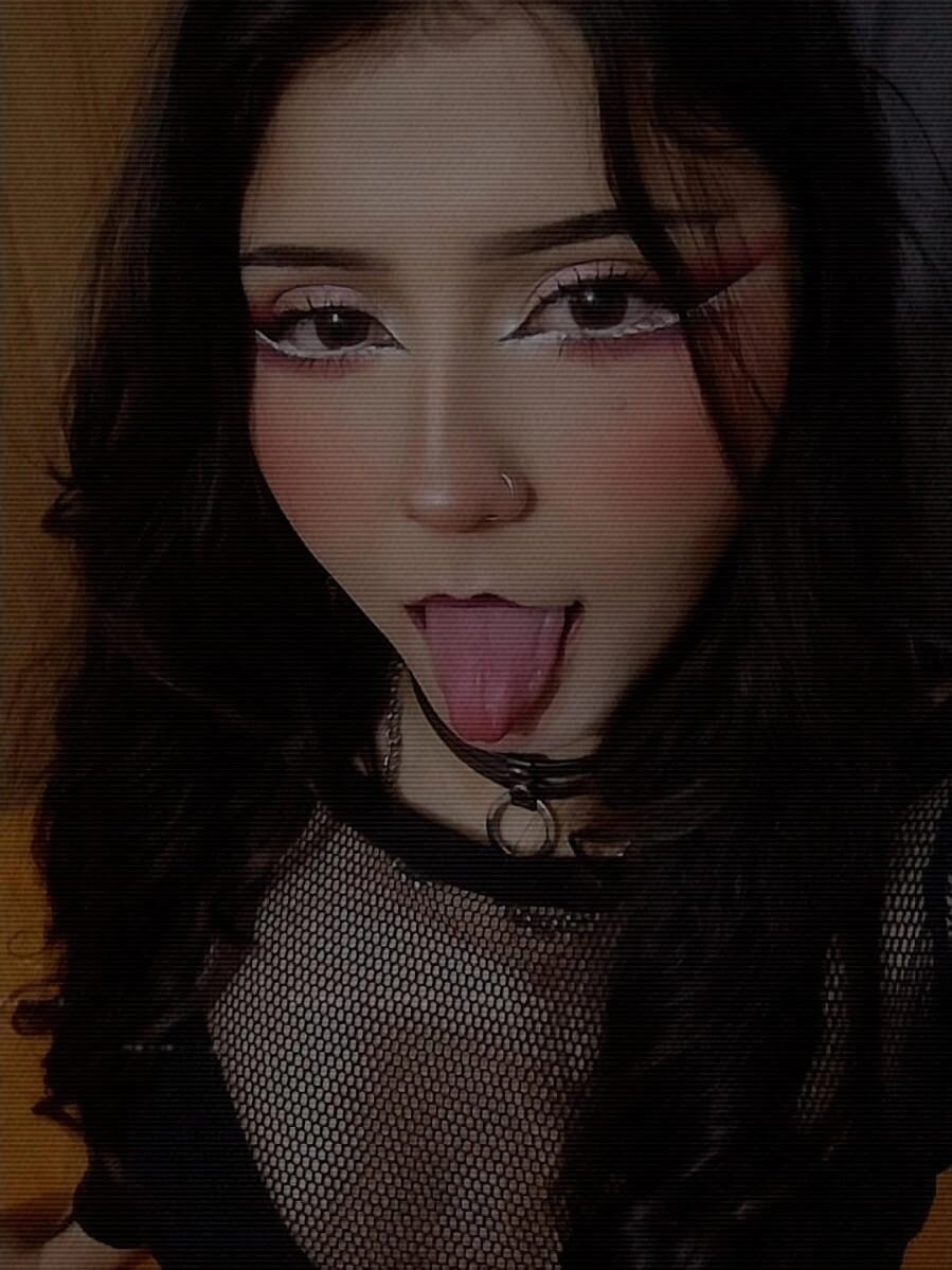 stripchat miss_devil_s webcam profile pic via sexcam-girls.com